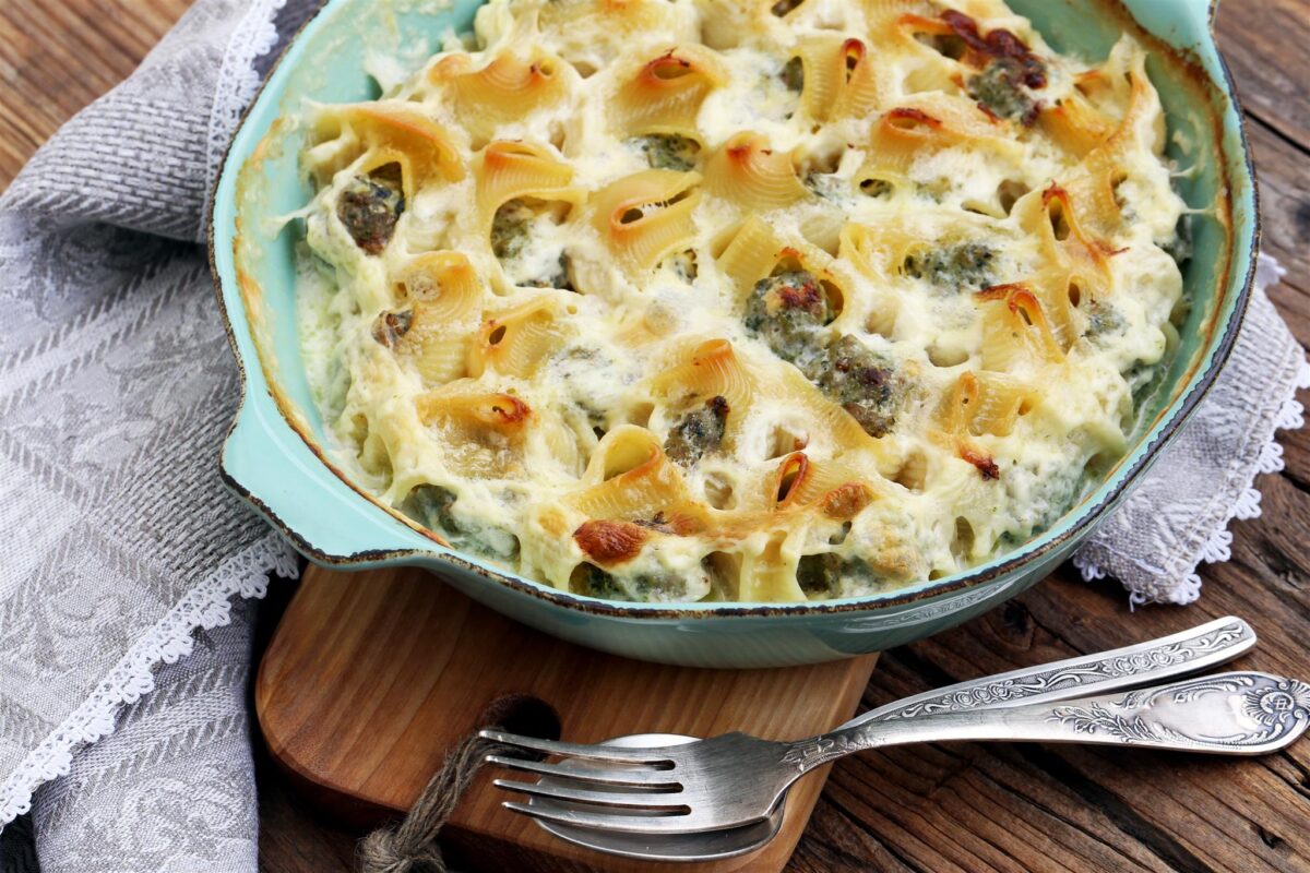 Грибы с фаршем со сливками. Грибы с фаршем со сливками. Грибы в сметанном соусе с картофелем. Грибы с фаршем со сливками. Запеканка с фаршем грибами и картофелем в духовке с сыром.