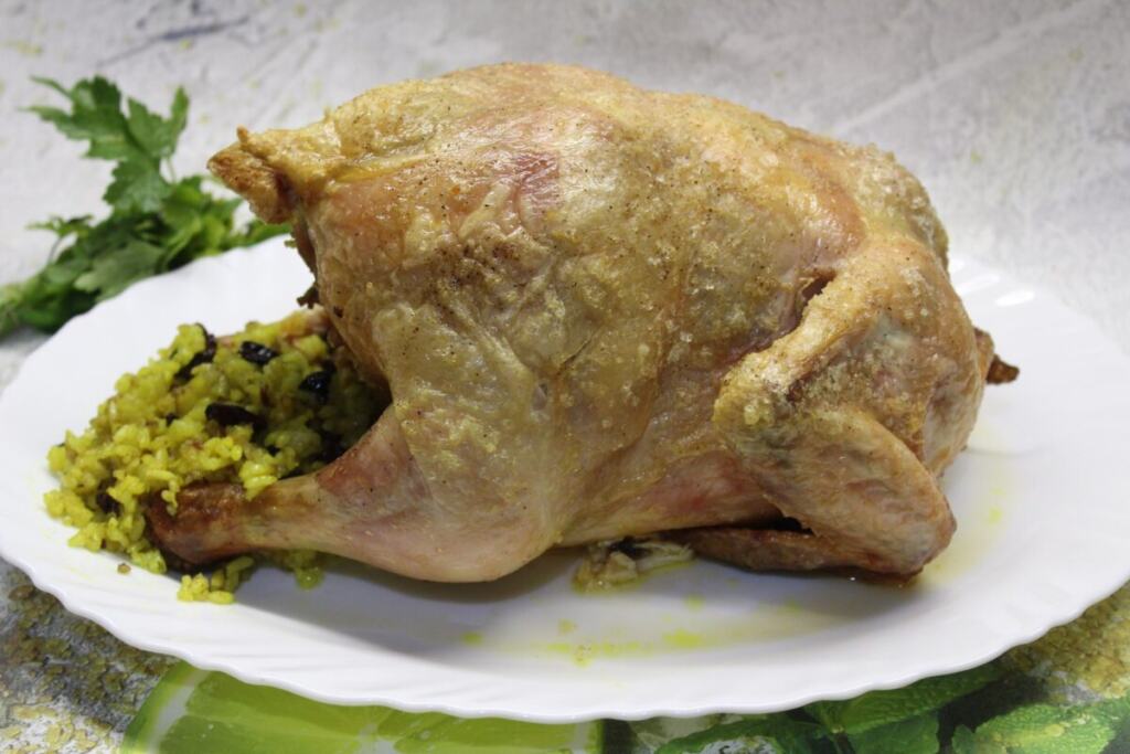 Почему категорически нельзя мыть курицу перед готовкой