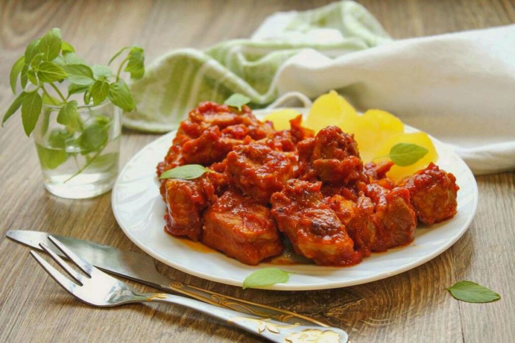 Жаркое из свинины с картошкой на сковороде