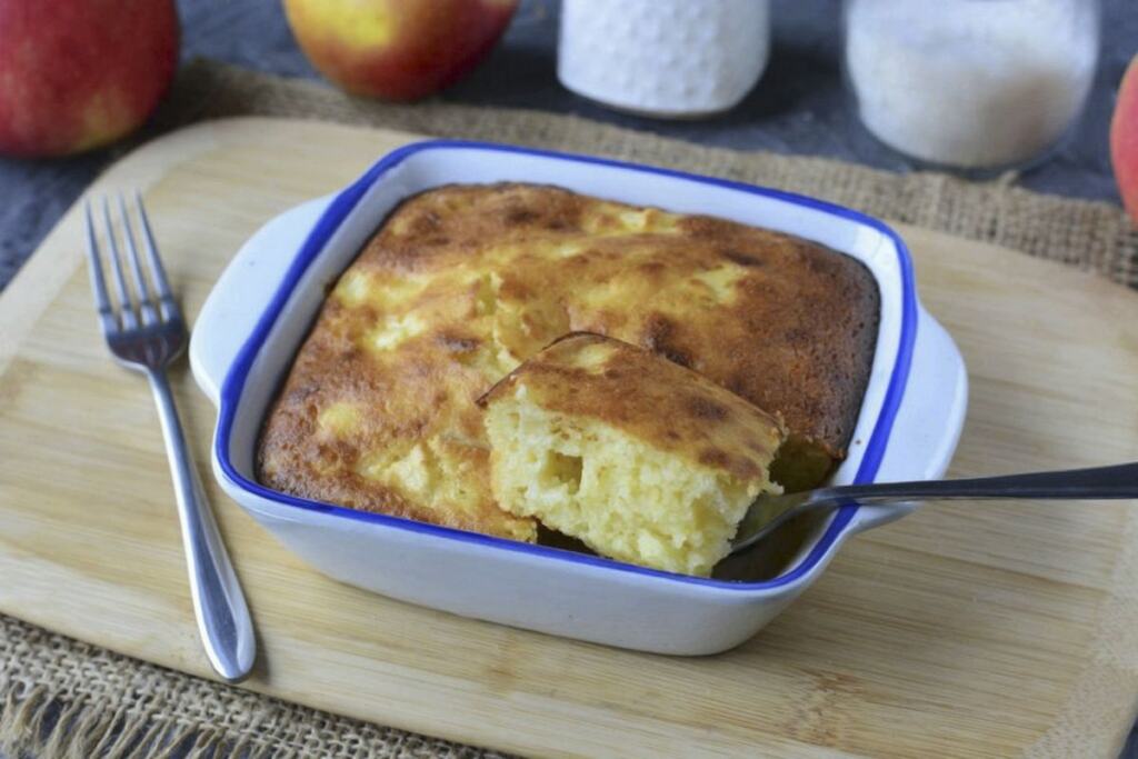Яблочная запеканка с яйцом и корицей