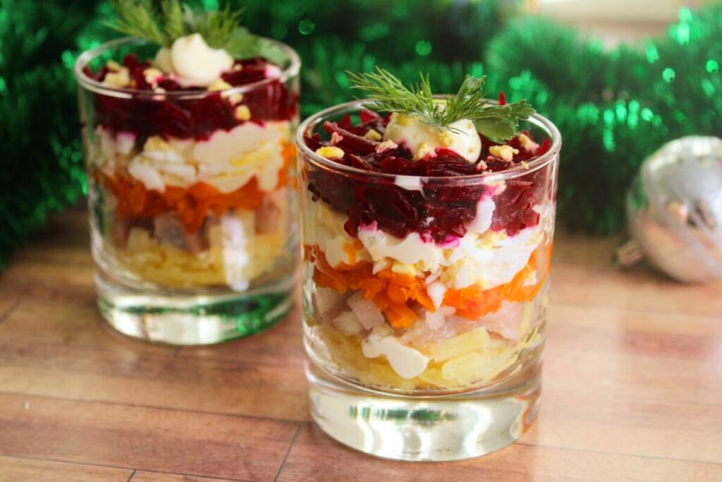 Назван секретный ингредиент советского салата «Селёдка под шубой»